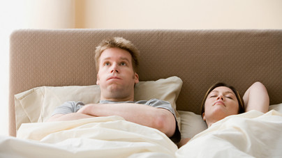 Az ágy közös, a párna nem - kínos-e, ha a párok külön ágyban alszanak