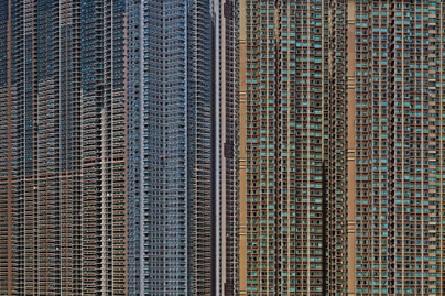 Metró megy át a lakóház ötödik emeletén: képeken 5 megdöbbentő város a világból