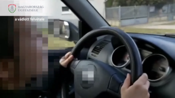 Engedte vezetni a tízéves lányát, és még videózta is
