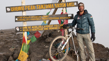 Zichó Viktor felért a Kilimandzsáró csúcsára