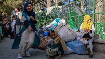 Tartózkodási engedélyt kaptak az afgán menekültek Magyarországon