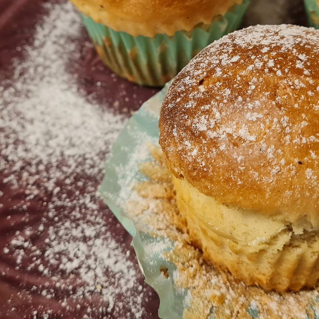 Pihe-puha vaníliás briós: a kelt tésztás finomság muffinsütőben készül