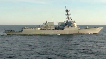 Amerikai romboló hajózott az orosz határhoz, kis híján baj lett belőle