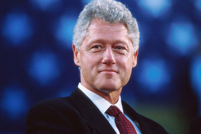A 75 éves Bill Clinton így hagyta el a kórházat: az egykori elnök napokig az intenzív osztályon feküdt