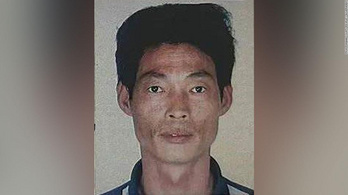 Gyászolják a kínaiak a kétségbeesett gyilkost, aki 30 éve még kisfiút és delfineket mentett