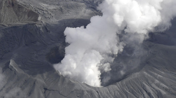 Hatalmas robbanással kitört Japán legnagyobb vulkánja