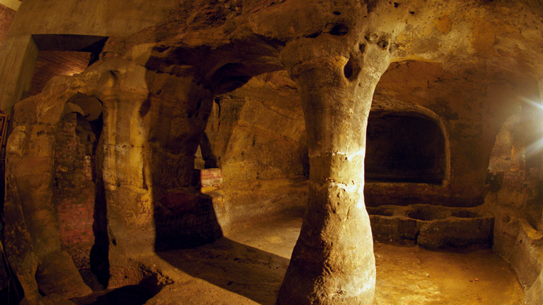 Egy 832 éves kocsmából nyílik Európa legizgalmasabb barlangvárosa