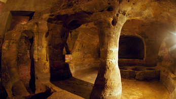 Egy 832 éves kocsmából nyílik Európa legizgalmasabb barlangvárosa