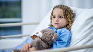 Az orvosok azt hitték, semmi baja: rákkal küzd a kétéves kislány