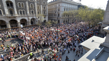 Orbán-beszéd, Békemenet és ellenzéki nagygyűlés is lesz