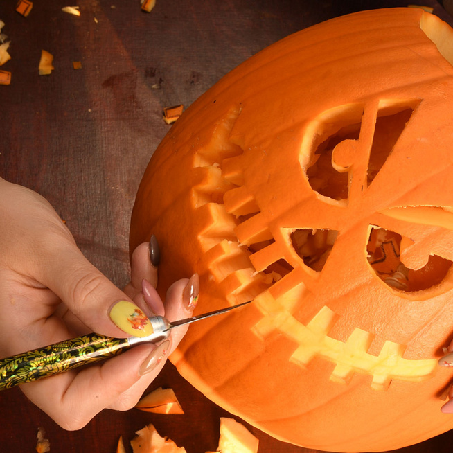 Tökfaragás szakszerűen: profi tippeket kaptunk, hogy lesz sokáig mutatós a halloweeni töklámpás