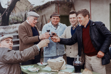 Bock József a '80-as években a családi pincénél a Jammertál dűlőben