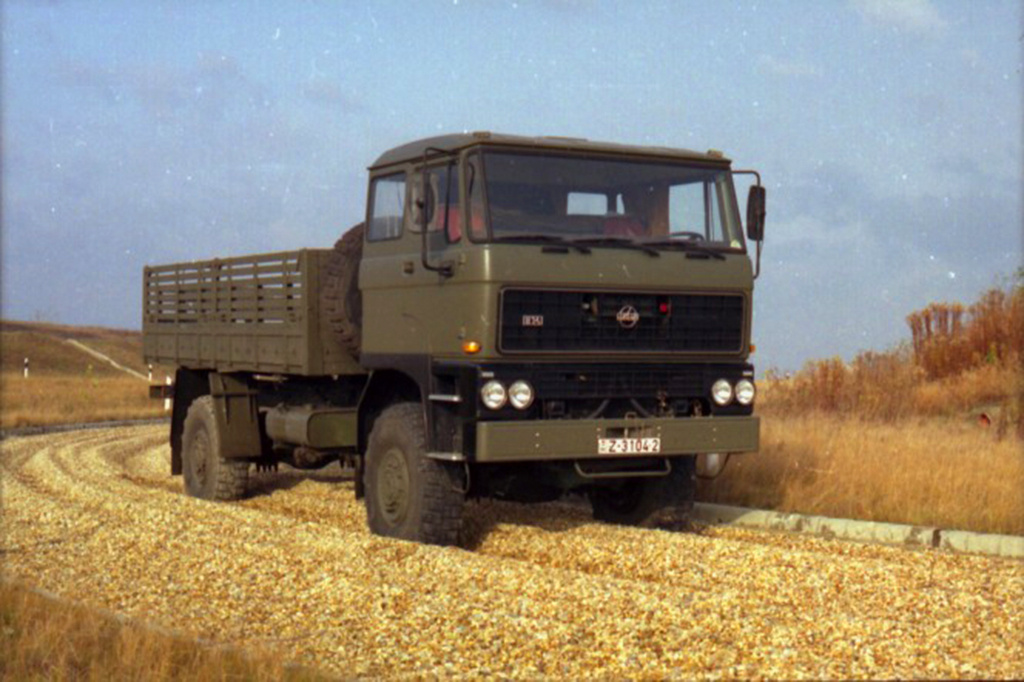 1985-ben megjelennek a katonai, H-sorozatú Rába teherautók prototípusai, amelyek ekkor még Kamaz és DAF fülkét kaptak.