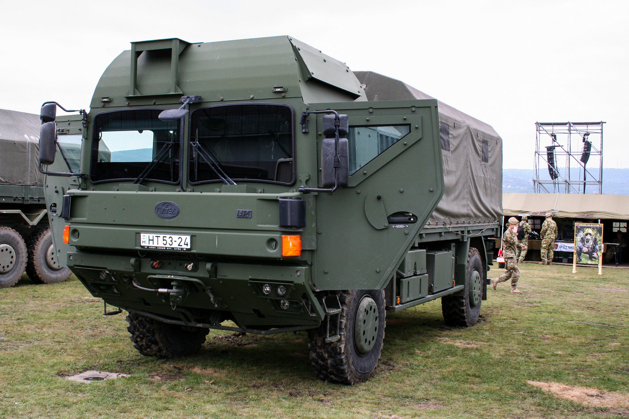 2003-tól a Magyar Honvédség megrendelésére, egészen 2019-ig gyártották az MAN fülkés Rába H-sorozatot, amelynek többféle kivitelét is rendszeresítette az MH. A járműcsaládból a gyártás 17 éve alatt az MH 230 darabot vásárolt  
