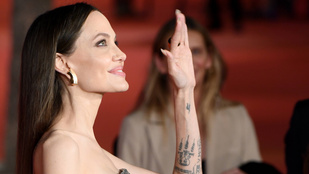 Botrányt kavart Angelina Jolie frizurája: így volt kénytelen a vörös szőnyegre lépni