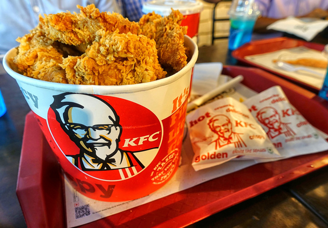 Végezetül: melyik országban rendkívül népszerű karácsonyi menü a Kentucky Fried Chicken (KFC) gyorséttermi csirkéje?