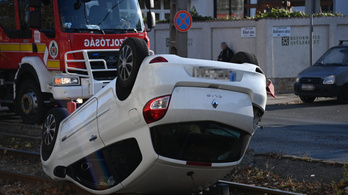 Budán és Pesten is balesetek akadályozzák a villamosközlekedést