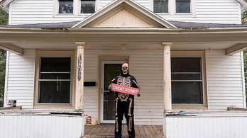 Csontvázemberrel adtak el egy házat Michiganben