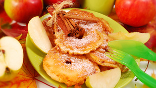 Ezt a fűszeres bundás almát desszertként és reggelire is bevetheted