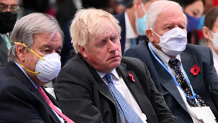 Boris Johnson nem viselt maszkot David Attenborough mellett, kritikát kapott