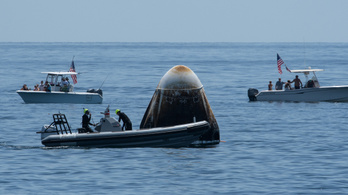 Nem működik a WC a SpaceX hajóján, vissza kell tartaniuk az űrhajósoknak