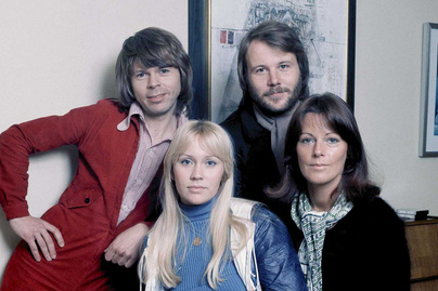 Az ABBA 71 éves énekesnője ragyog a friss fotón: Agnetha az együttes tagjaival fotózkodott