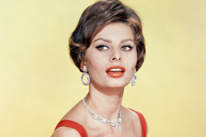 Így hasonlít a Sophia Lorent alakító színésznő az olasz dívára: Madalina Ghenea A Gucci-házban szerepel
