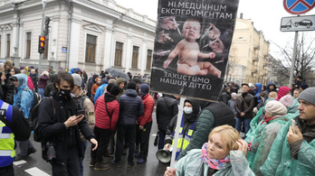 Kijev a járvány alatt: bizalmatlanok, hamisítanak és „lesz*rják az egészet”