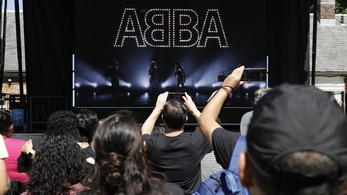 A slágerlisták élére repült az ABBA új albuma Nagy-Britanniában és Németországban