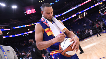Steph Curry újabb NBA-rekordot döntött meg
