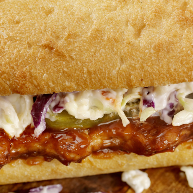 Tartalmas szendvics tépett pulykahússal – Könnyedebb, mint a pulled pork