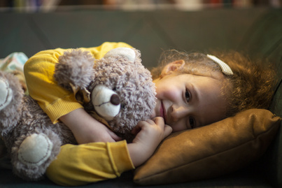 Pszichológiai oka van, miért imádják a gyerekek annyira a plüssmackót: az oxitocin és endorfin termelését is segíti