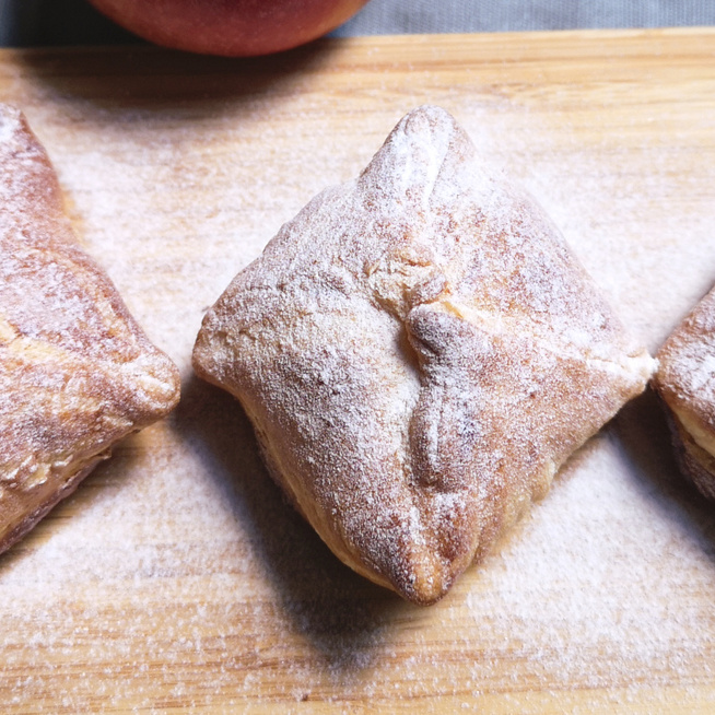 Villámgyors almás-fahéjas batyuk sütőben sütve – Leveles tésztából is készülhet