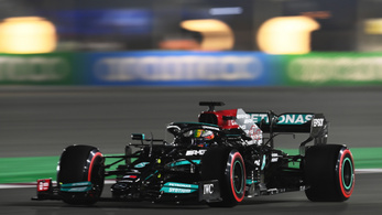 Lewis Hamilton agyonverte a mezőnyt a katari időmérőn