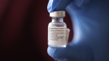 BioNTech-vezér: a kilencedik hónapig megbízhatóan óv a vakcina