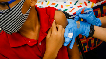 Jó hír a tinédzsereknek: százszázalékosan hatásos a Pfizer vakcinája