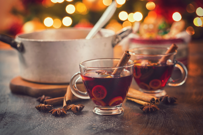 Karácsonyi, fűszeres forralt bor: otthon is jólesik a testet és lelket melengető ital