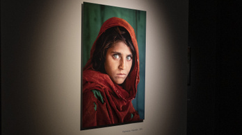 Olaszország kimenekítette az „afgán lányt”