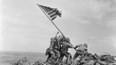 A félreértésből legendák születtek: az amerikai zászló kitűzése Ivo Dzsima szigetén