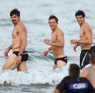 Ausztrál futballisták 5 centi hideg vízben