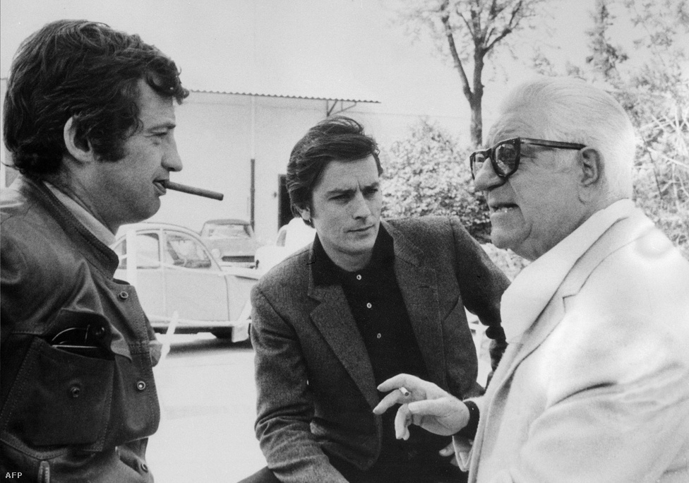 A francia mozi három legendája: Belmondo, Alain Delon és Jean Gabin. Delon és Belmondo először az 1958-as Légy szép és tartsd a szád! című filmben játszottak együtt, amit számtalan közös munka követett. Barátságuk azonban nem volt töretlen, egy időre meg is szakították a kapcsolatot.