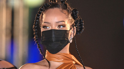 Barbados független, Rihanna nemzeti hős lett