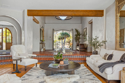 Eladja csodás Beverly Hills-i házát Renée Zellweger: nézd meg belülről stílusos otthonát