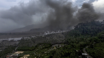 Az indonéziai vulkánkitörésnek 15 áldozata van, további 27 ember eltűnt
