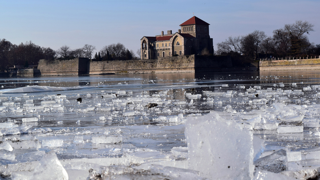 10 kérdéses kvíz az ország kedvelt látnivalóiból: téli fotókon is felismered őket?