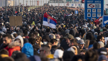 Forrong Belgrád, kegyetlen verekedéssel indult a kampány