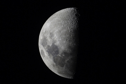 Fotót készítettek a Hold távoli oldaláról: valami nagyon titokzatos dolog tűnt fel a képen