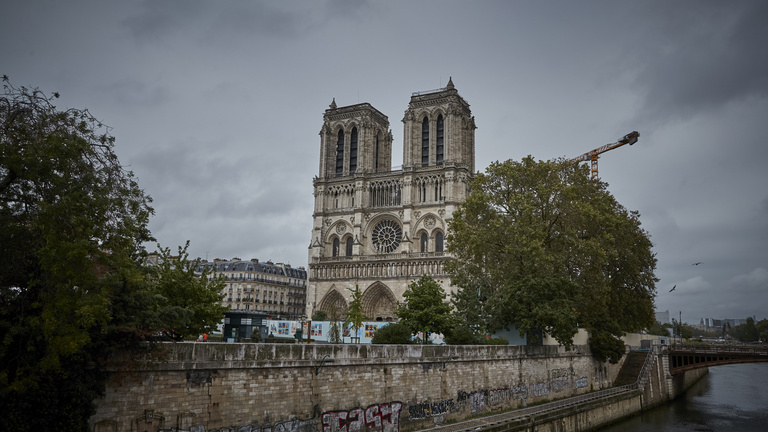 Majdnem medence épült a leégett Notre Dame tetején