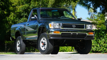 1993 óta új ez a Toyota Hilux