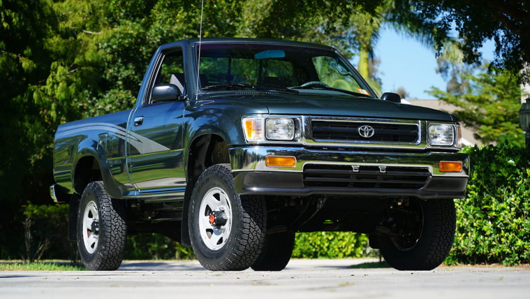 1993 óta új ez a Toyota Hilux
